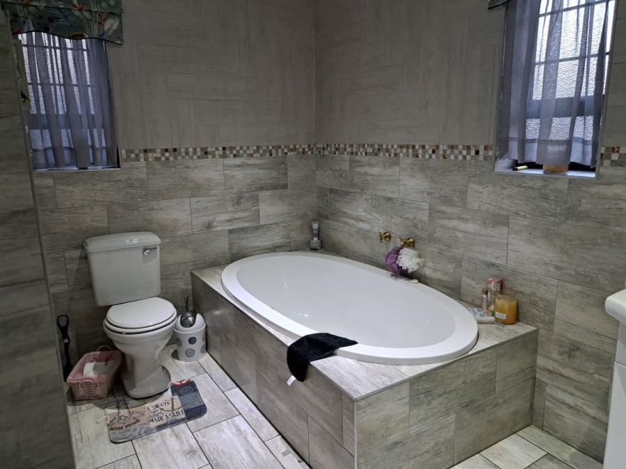 5 Bedroom Property for Sale in Sasolburg Ext 23 Free State